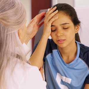 What are the signs and symptoms of concussion?